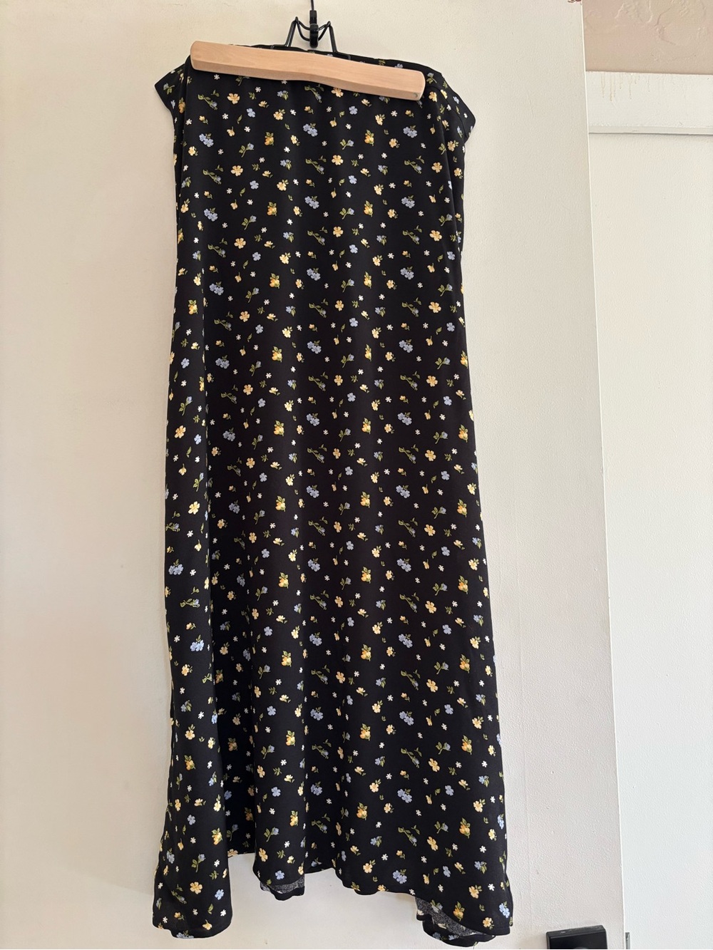 Reformation Bea Skirt in Posie - Picture 3 of 4